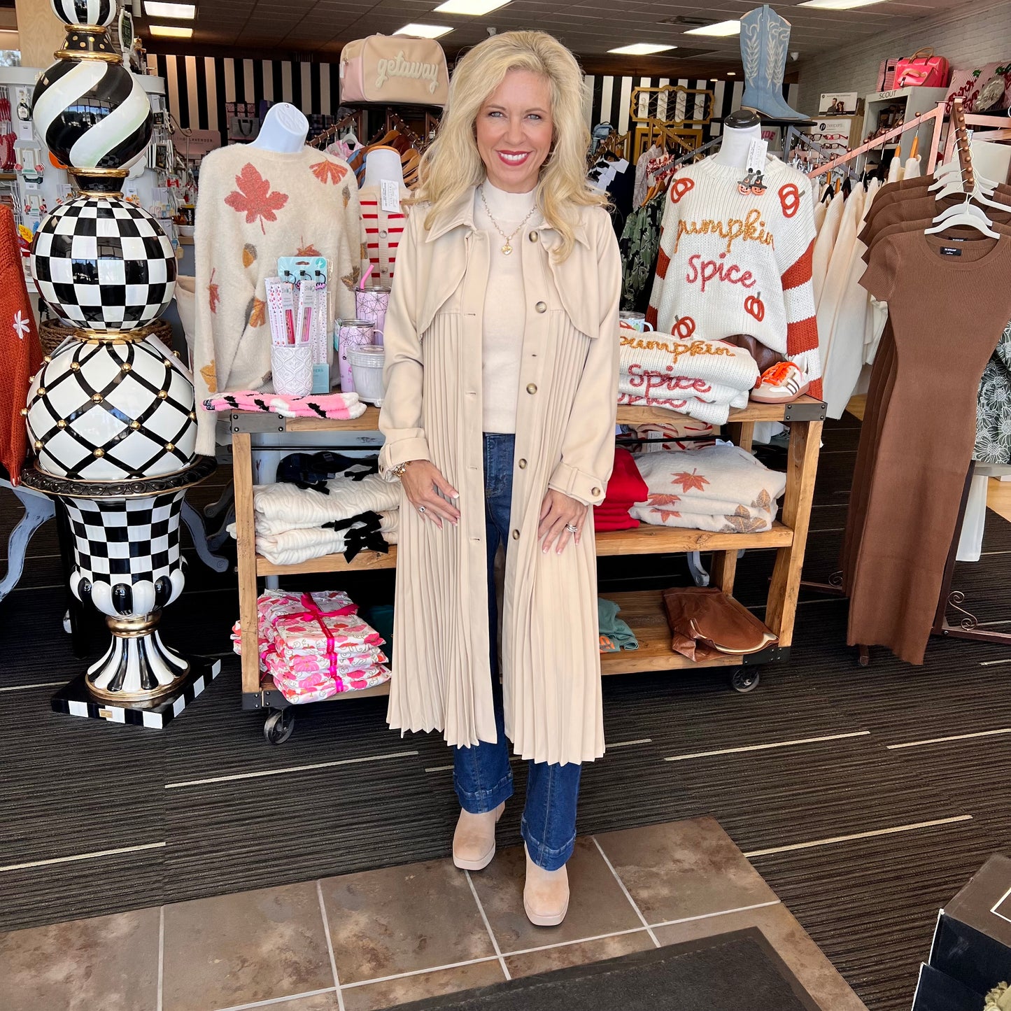 TCEC - Classic Trench Coat w Pleated Twist 6577 - Beige