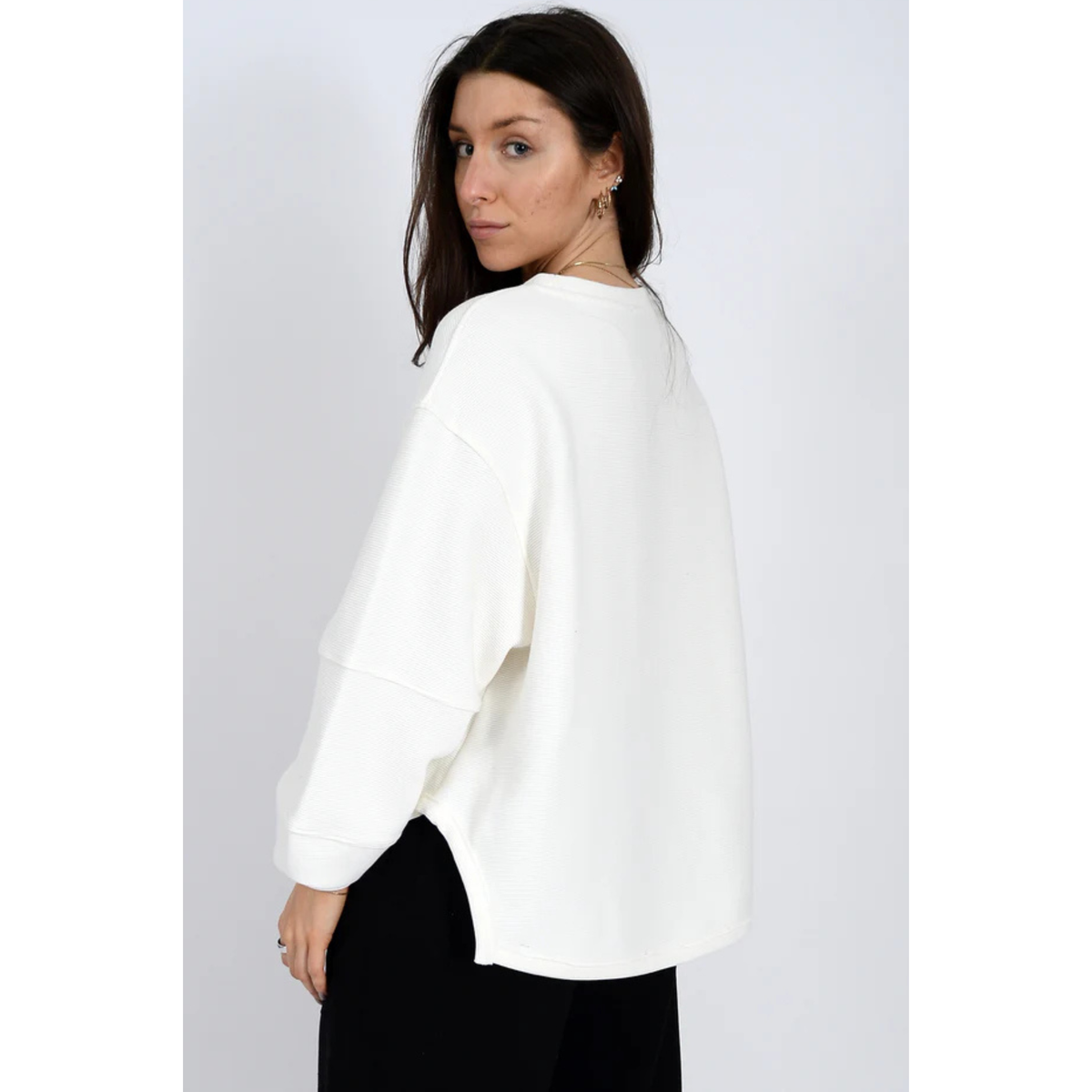 RDI - Lucina, Ottoman Classic Round Neck LS High-Low Top 040 - Calla Illy