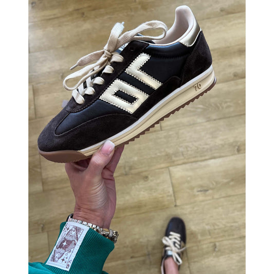 Back 70 - Jogger N Sneakers - Navy / Gold *